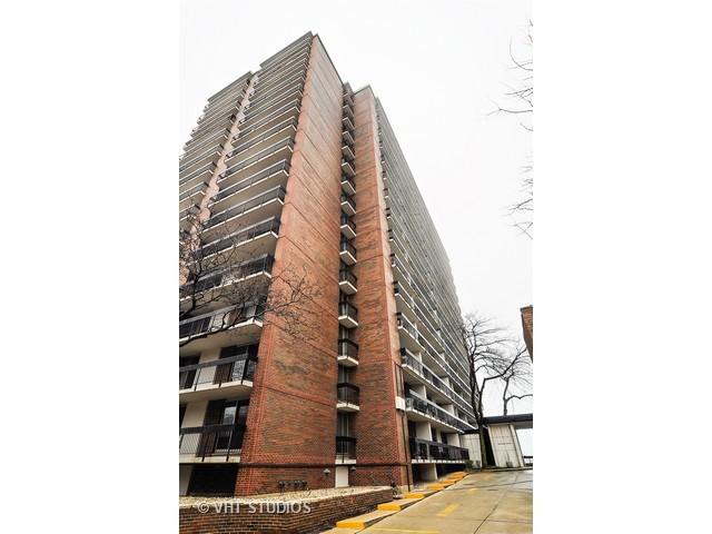 5901 N Sheridan Rd. #15D, Chicago, IL 60660