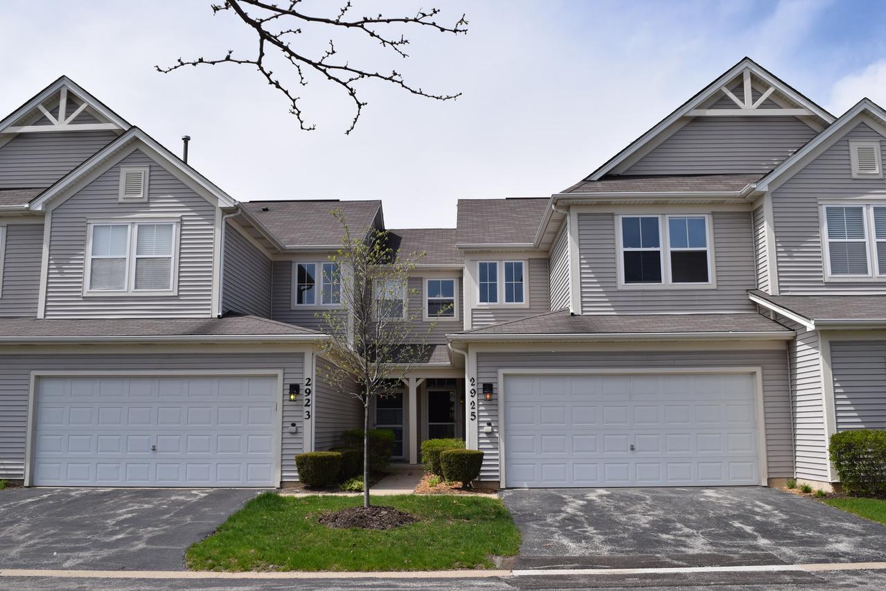 2925 Falling Waters Ln., Lindenhurst, IL 60046