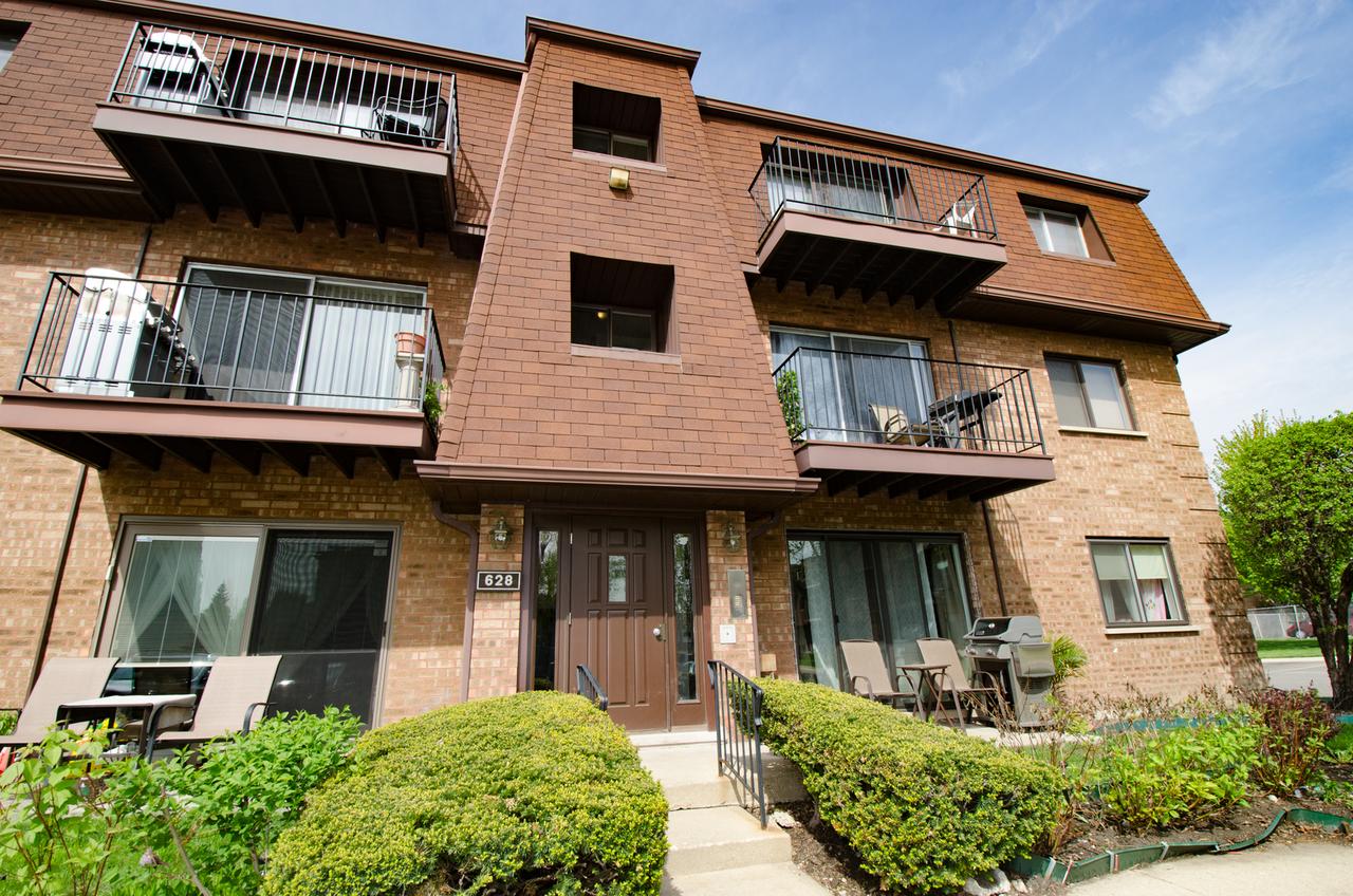 628 Cobblestone Cir. #C, Glenview, IL 60025