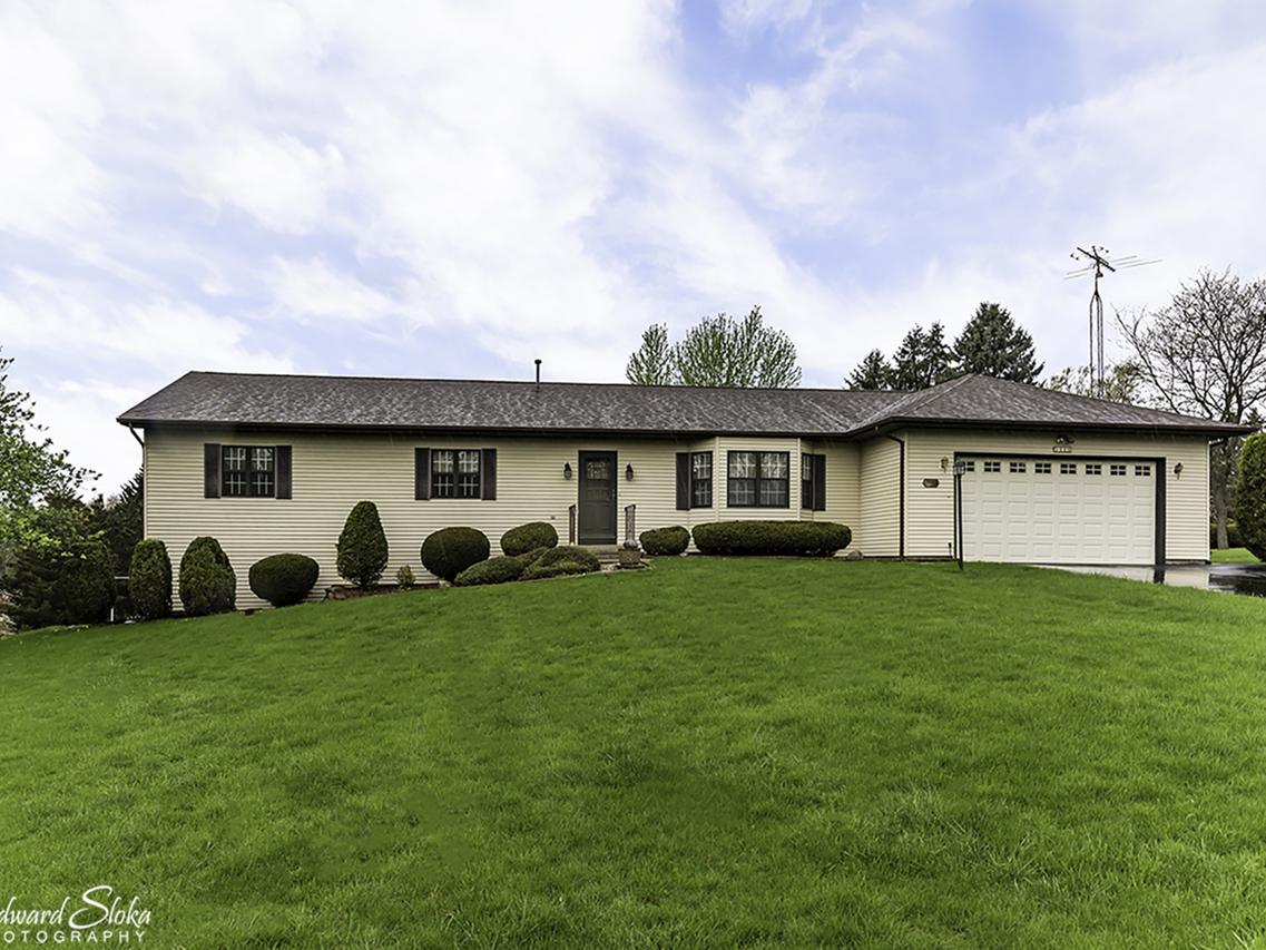 5111 Hampshire Ln., Mchenry, IL 60051