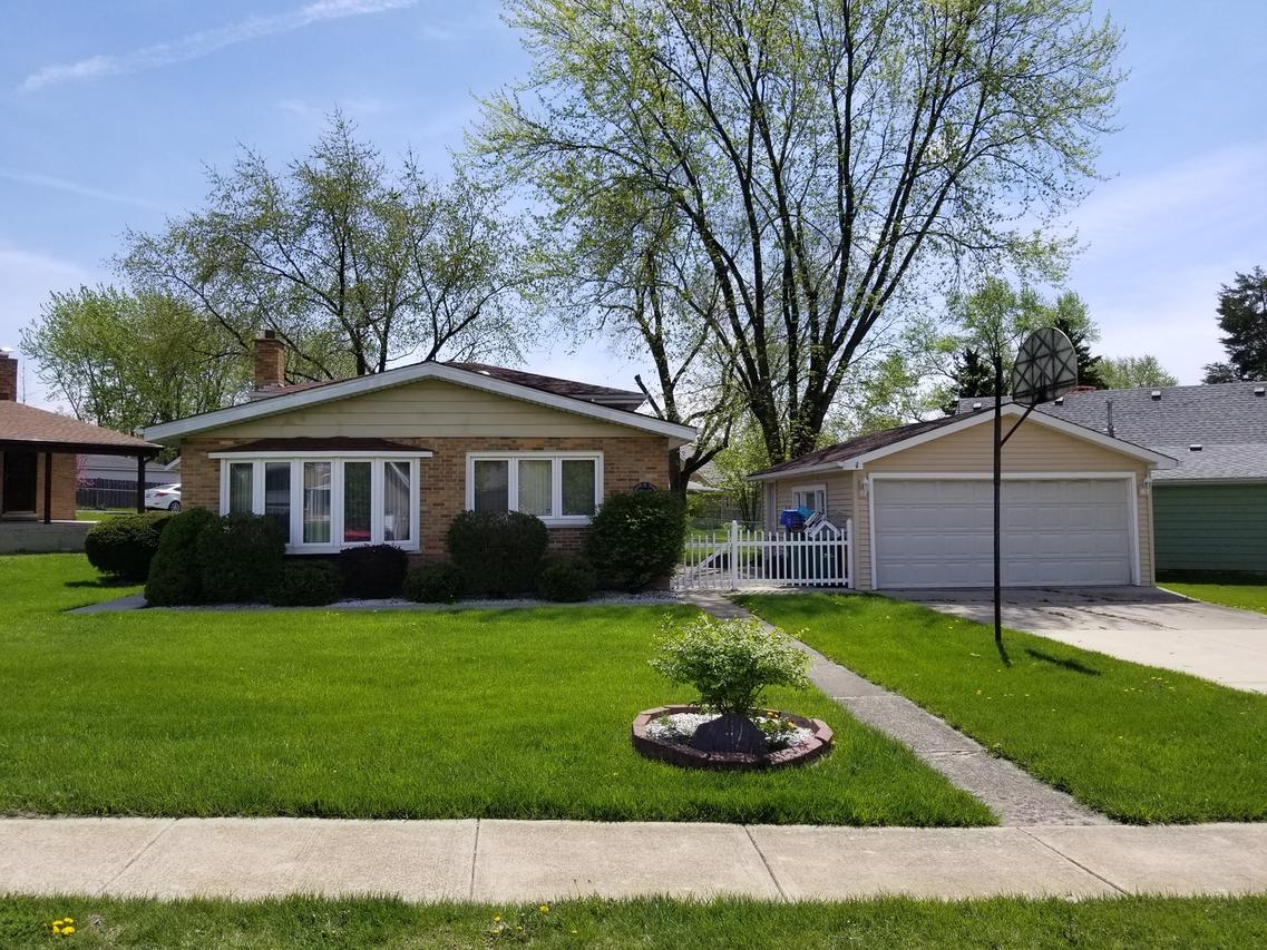 6 Norton Ave., Lemont, IL 60439