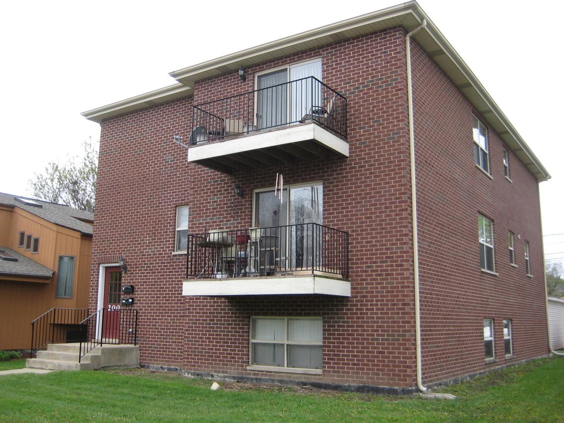 200 East Ave., La Grange, IL 60525