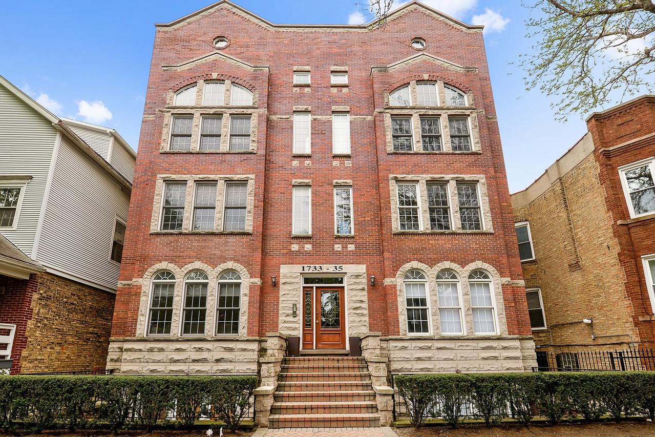 1733 W Roscoe St. #2E, Chicago, IL 60657