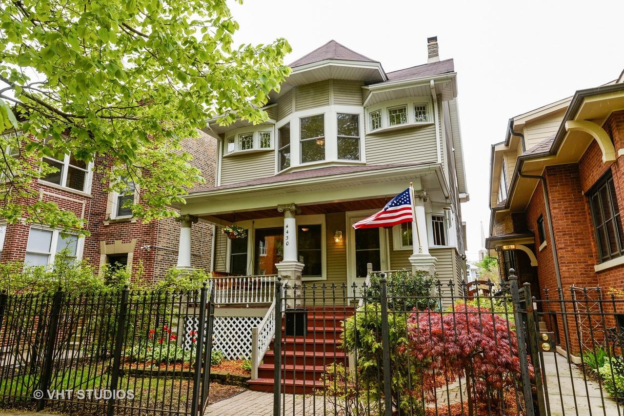 4430 N Whipple St., Chicago, IL 60625