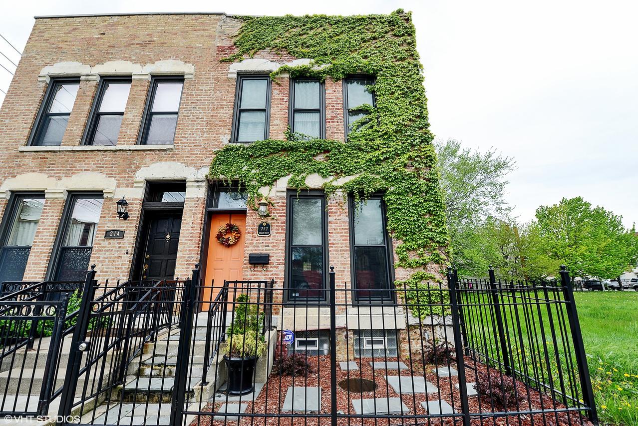 212 S Oakley Blvd., Chicago, IL 60612