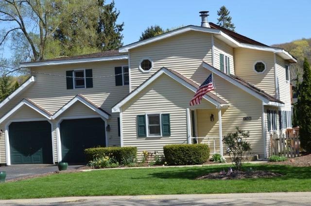 1721 Lehman Ave., Algonquin, IL 60102