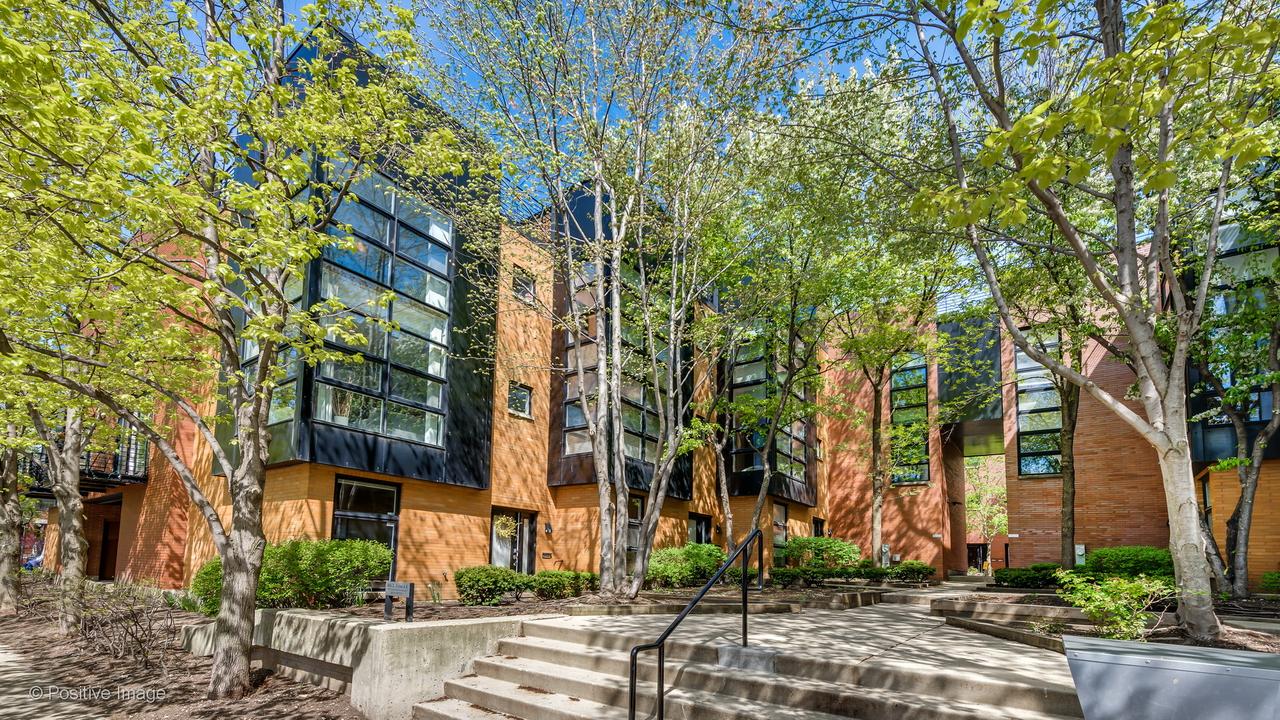 2050 W Willow St. #E, Chicago, IL 60647