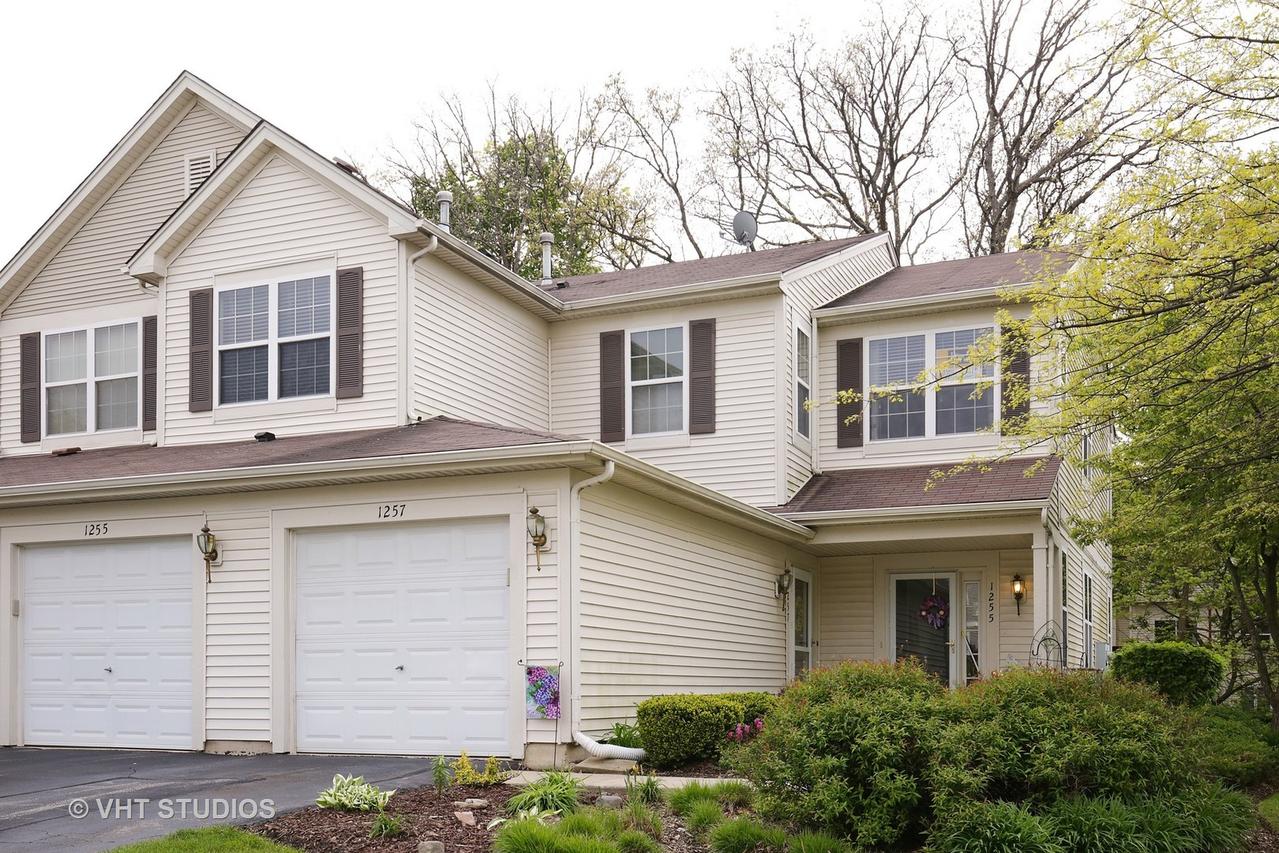 1257 Brookdale Dr., Carpentersville, IL 60110