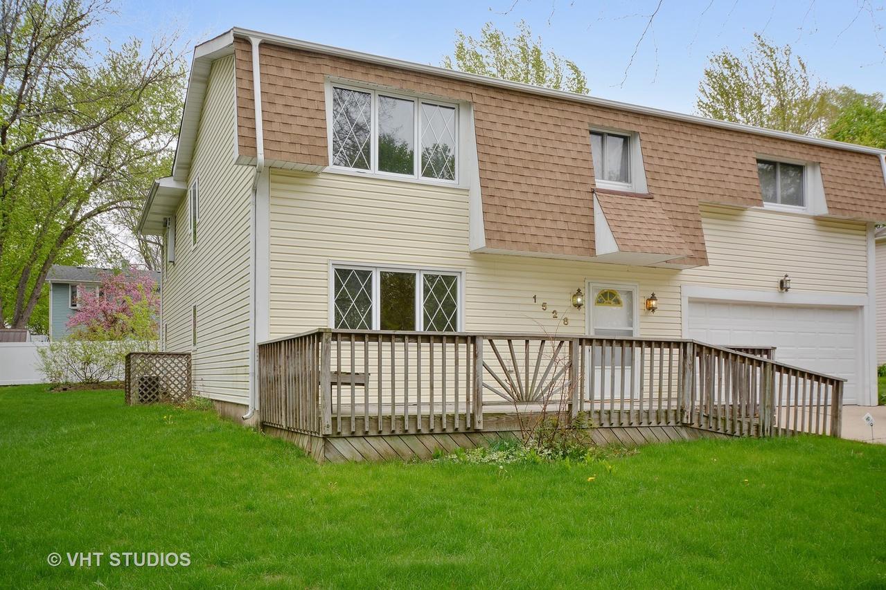 1528 Rita Ave., St. Charles, IL 60174