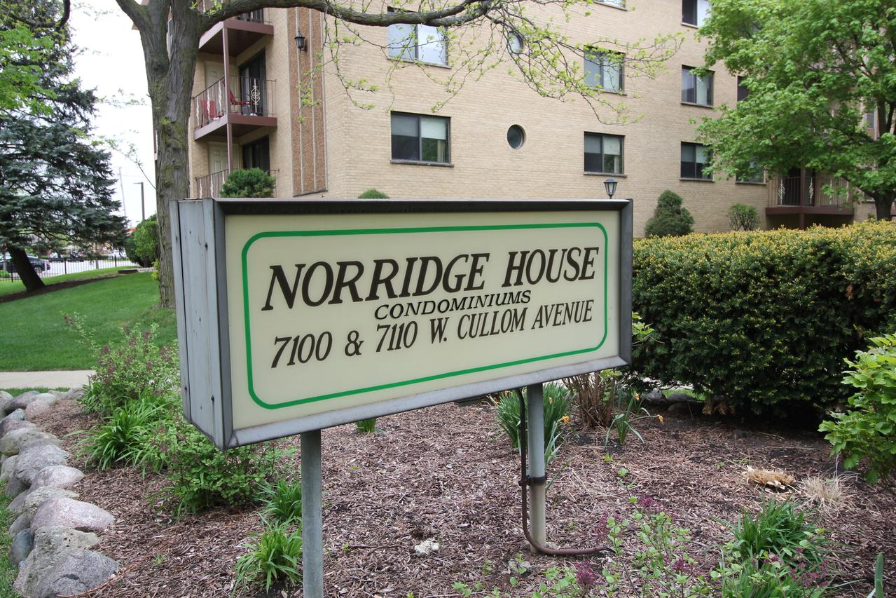 7110 W Cullom Ave. #210, Norridge, IL 60706