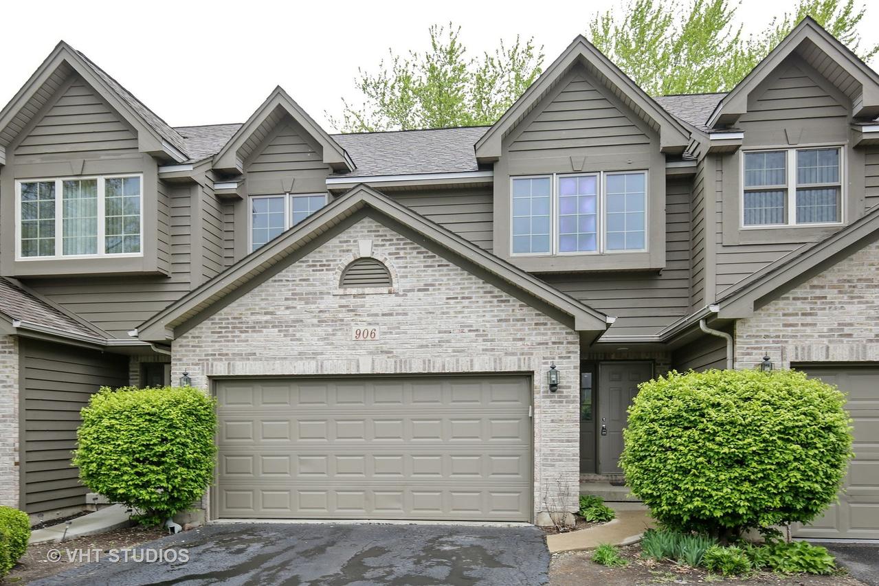 906 Ascot Dr. #A, Elgin, IL 60123