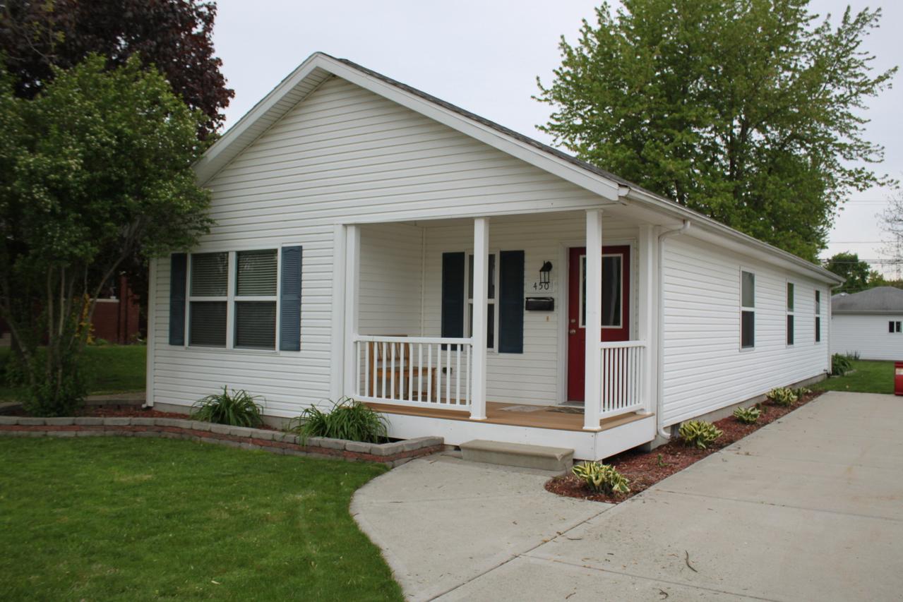 450 E Division St., Coal City, IL 60416