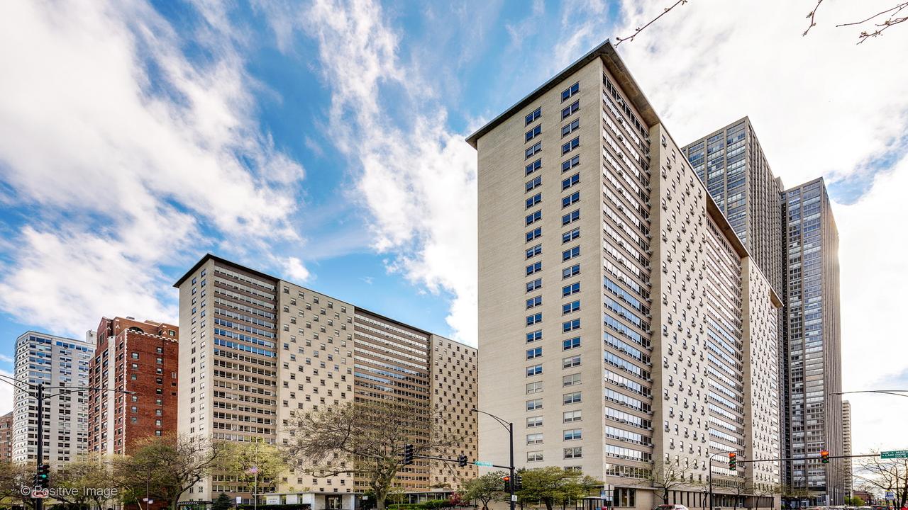 3950 N Lake Shore Dr. #918C, Chicago, IL 60613