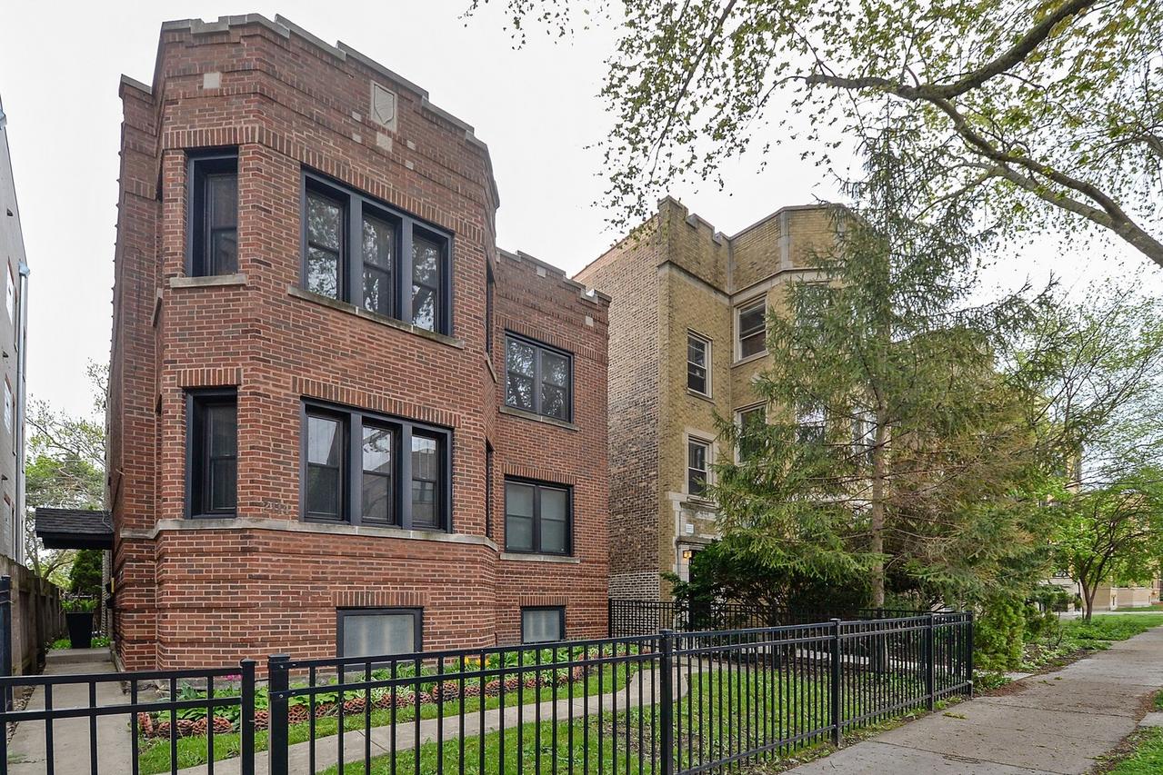 2114 W Arthur Ave., Chicago, IL 60645