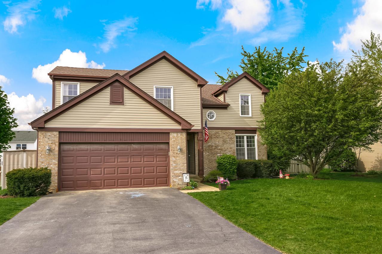 606 Oak Crest Dr., North Aurora, IL 60542