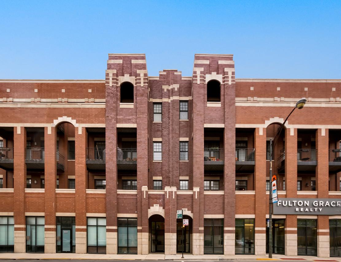 2905 N Halsted St. #202, Chicago, IL 60657