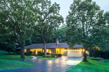 12 Acorn Dr., Hawthorn Woods, IL 60047