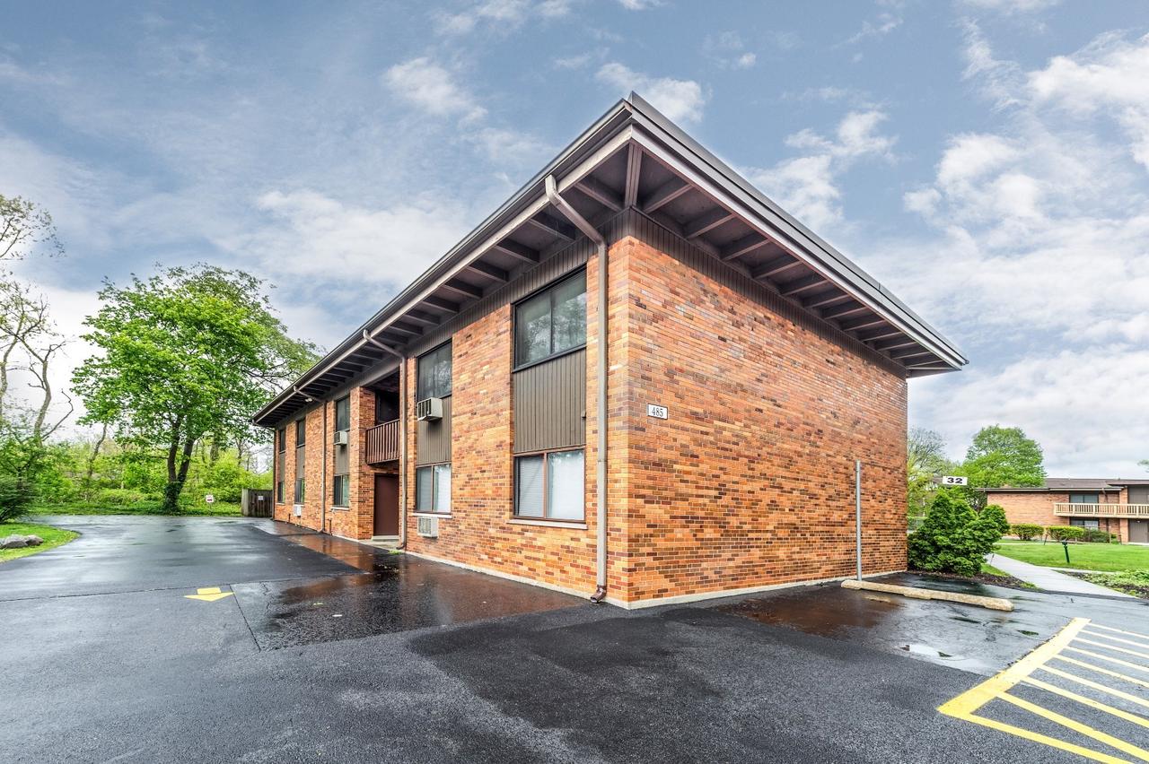 485 Duane Ter. #A2, Glen Ellyn, IL 60137
