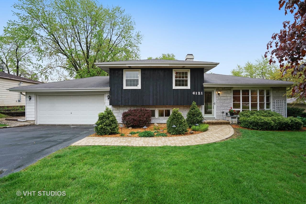 6121 Leonard Ave., Downers Grove, IL 60516