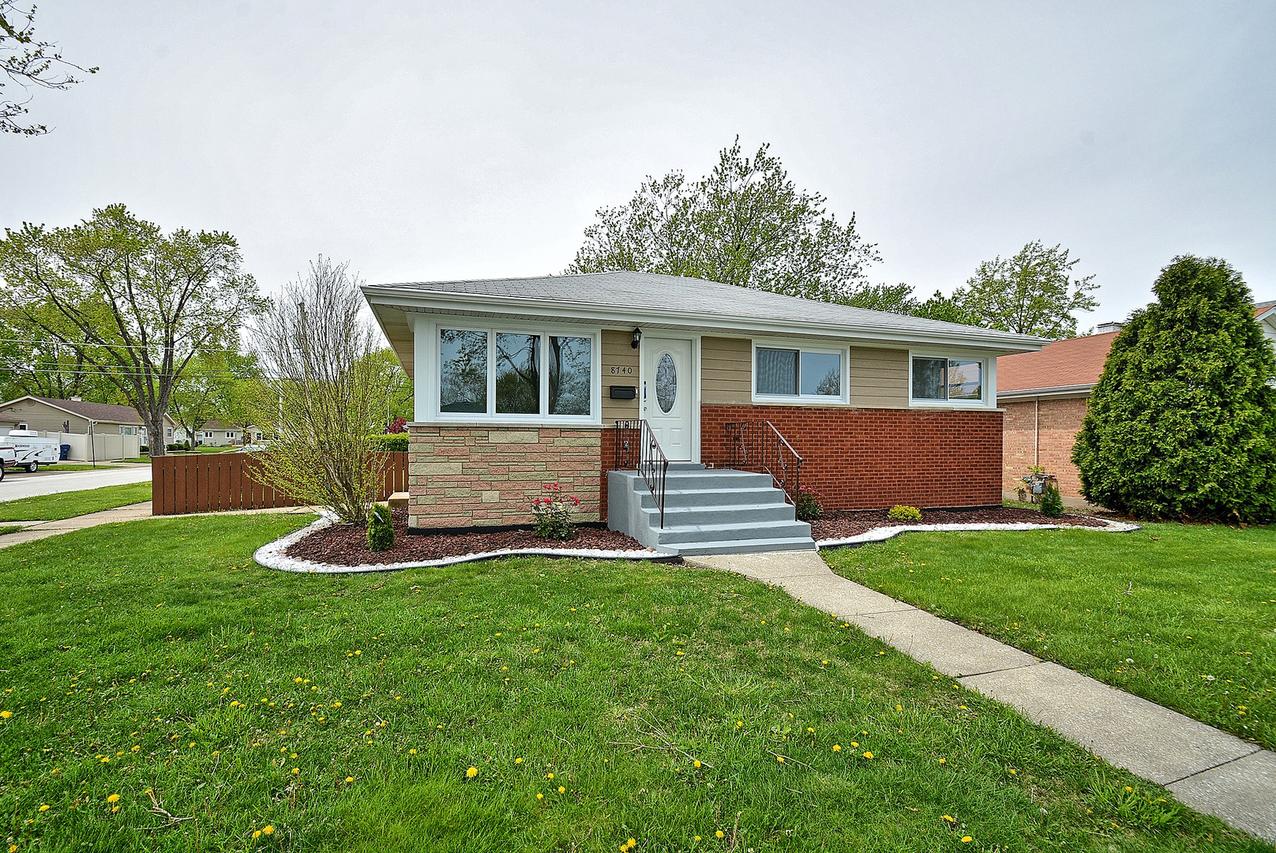 8740 Sproat Ave., Oak Lawn, IL 60453
