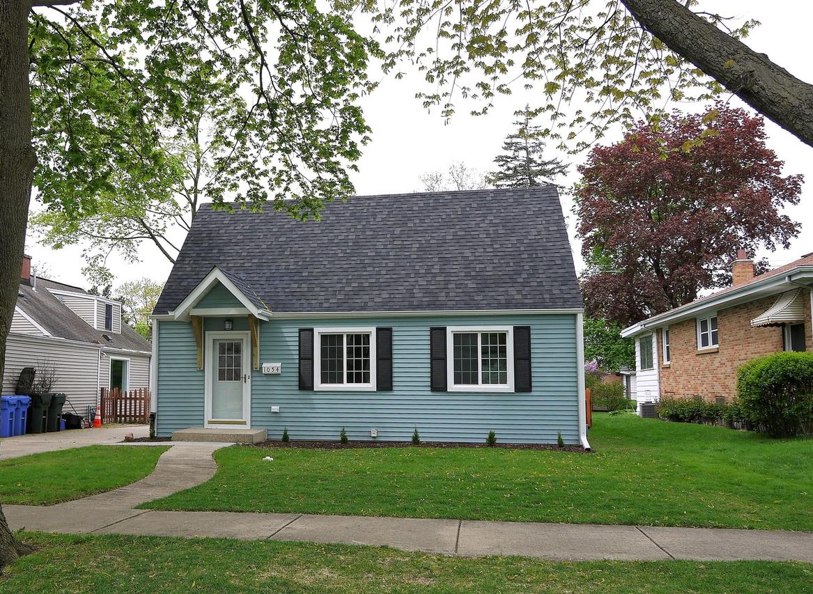 1054 Webster Ln., Des Plaines, IL 60016