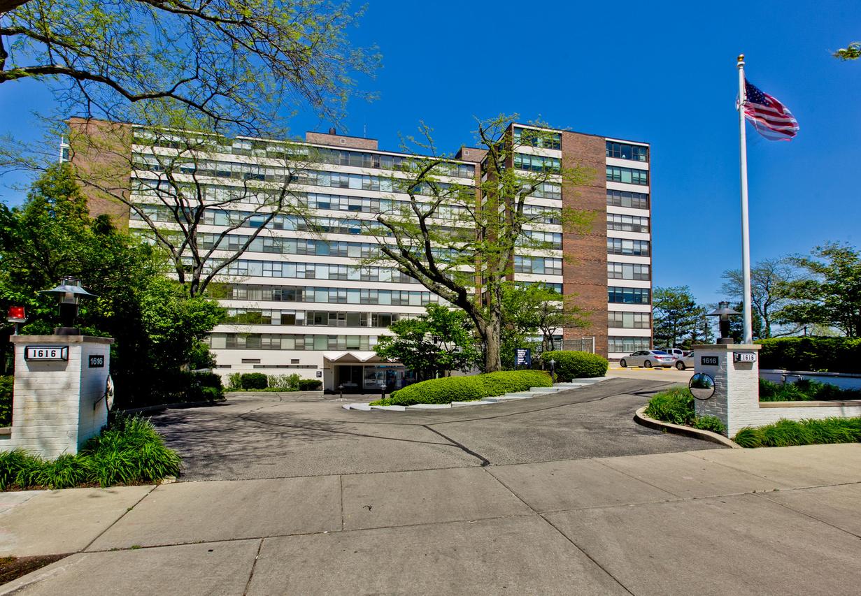 1616 Sheridan Rd. #10B, Wilmette, IL 60091