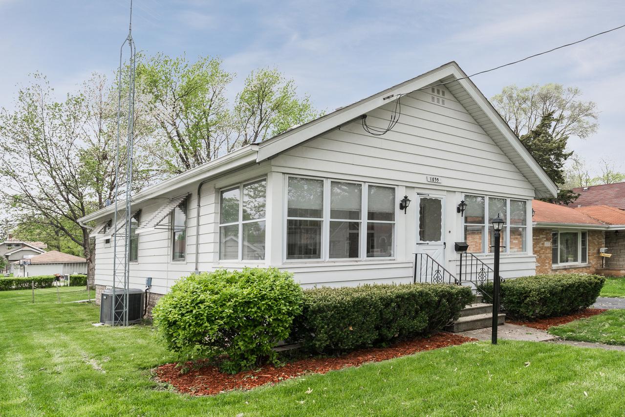 1035 Pearl St., Aurora, IL 60505