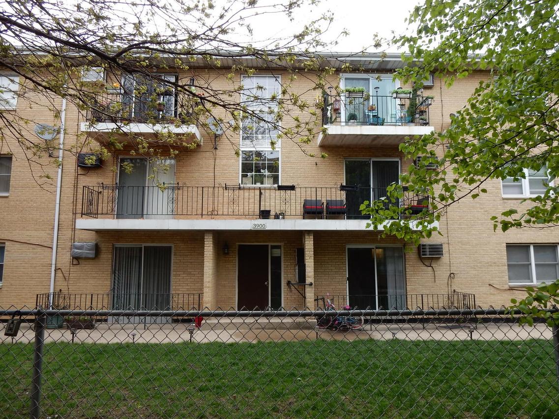 3900 W 63rd St. #15, Chicago, IL 60629