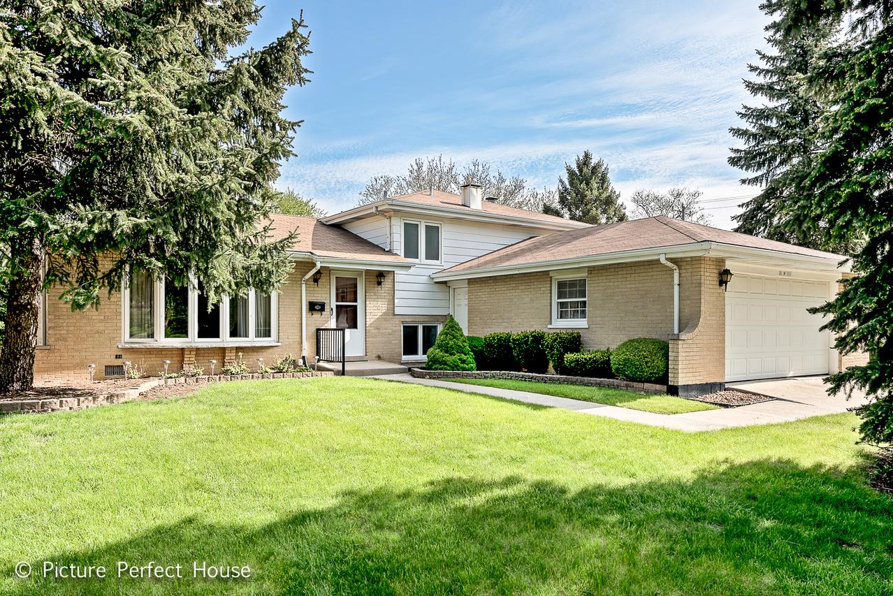 18W012 Holly Ave., Darien, IL 60561