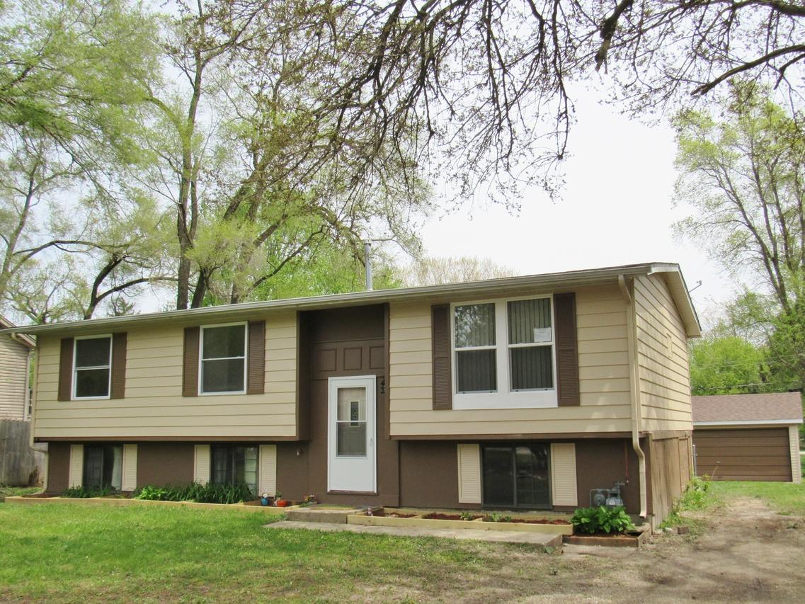 2502 Hyde Park Ave., Holiday Hills, IL 60051