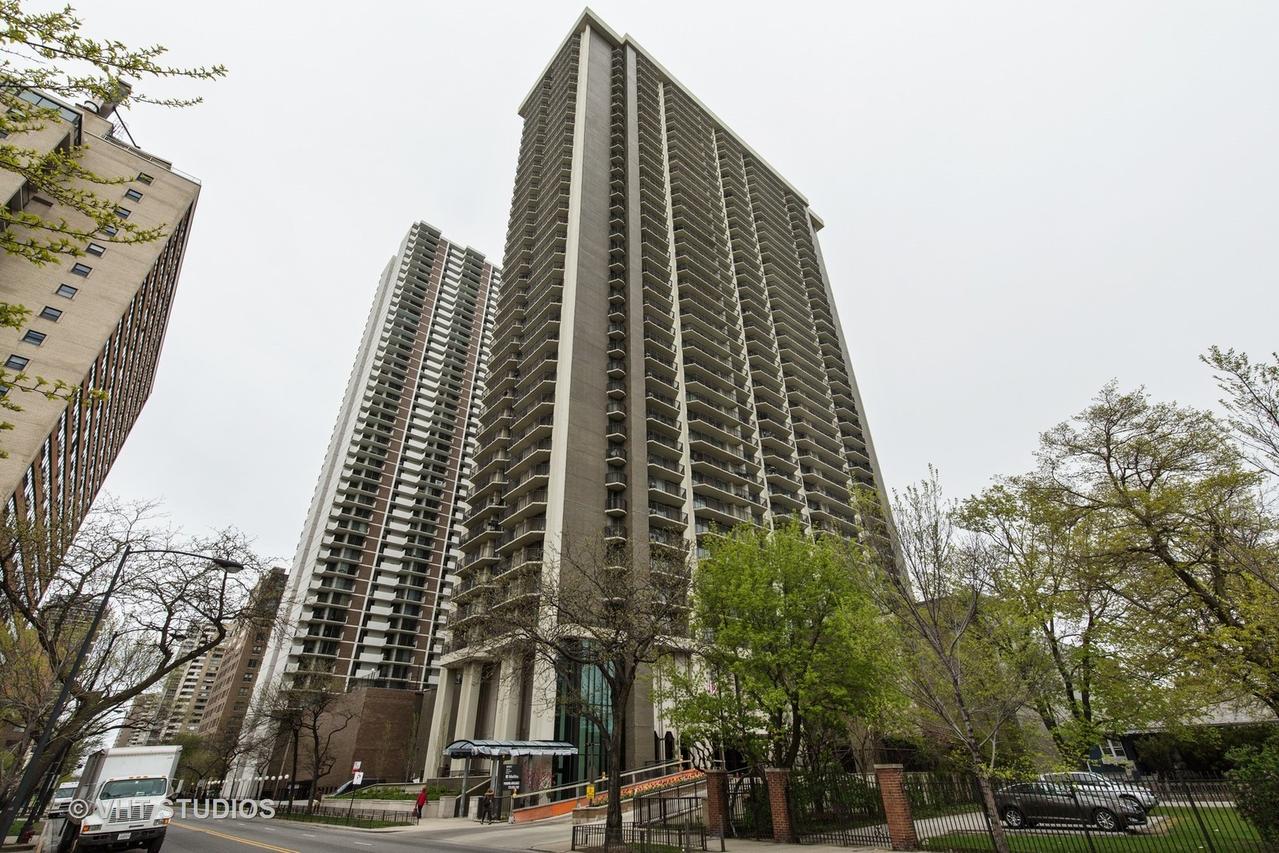 6007 N Sheridan Rd. #8H, Chicago, IL 60660