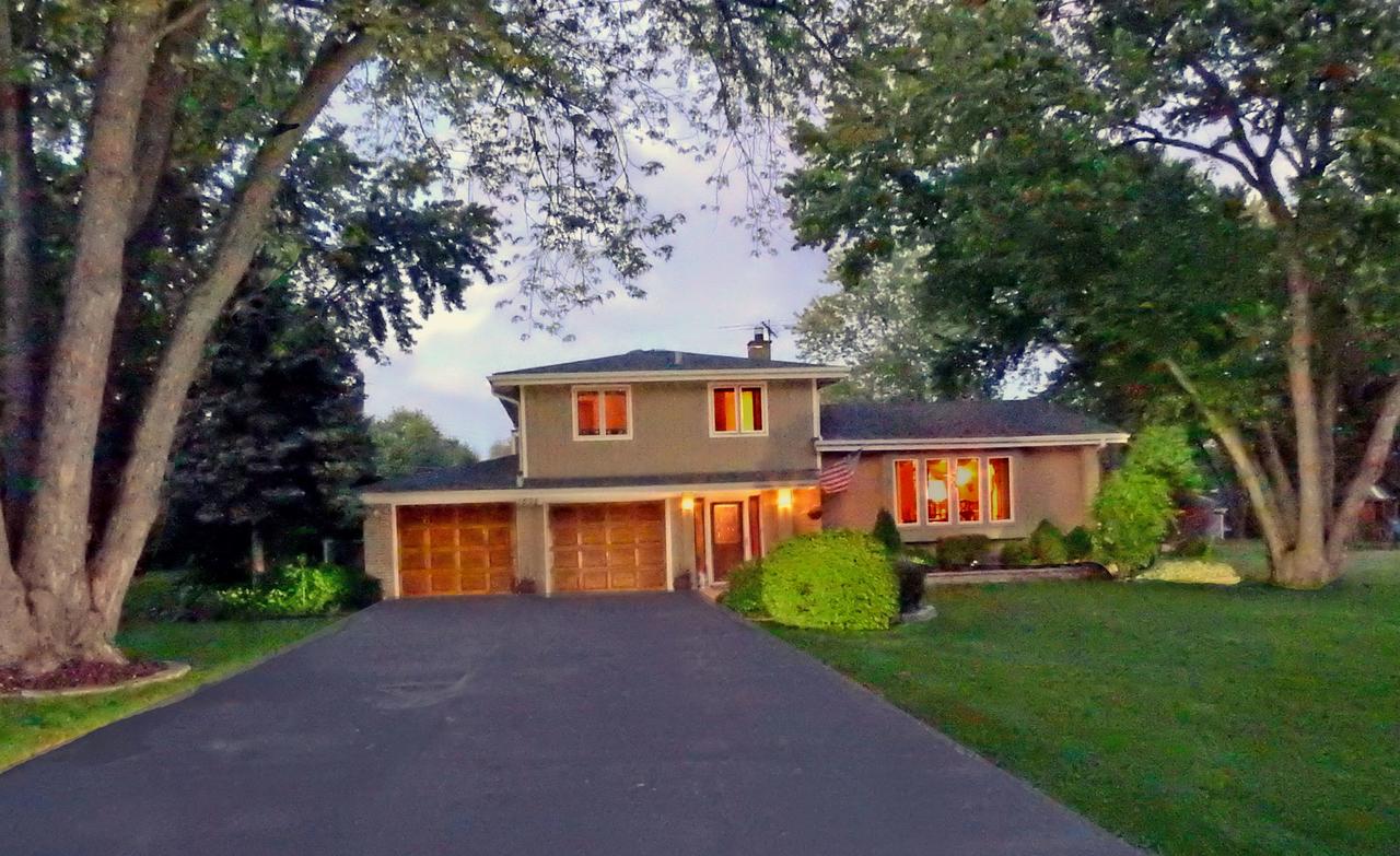 1505 S Monterey Ave., Schaumburg, IL 60193
