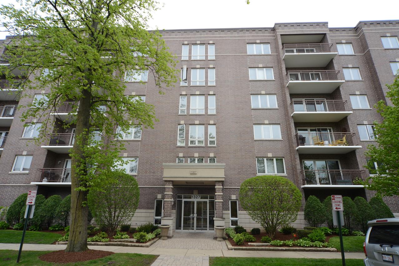 1327 Brown St. #305, Des Plaines, IL 60016