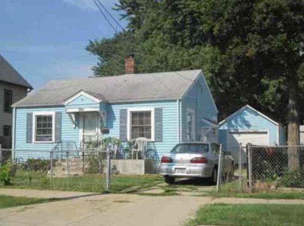 266 Schiller Ave., Aurora, IL 60505