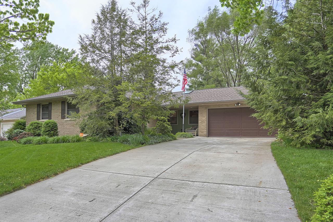1016 Lincolnshire Dr., Champaign, IL 61821