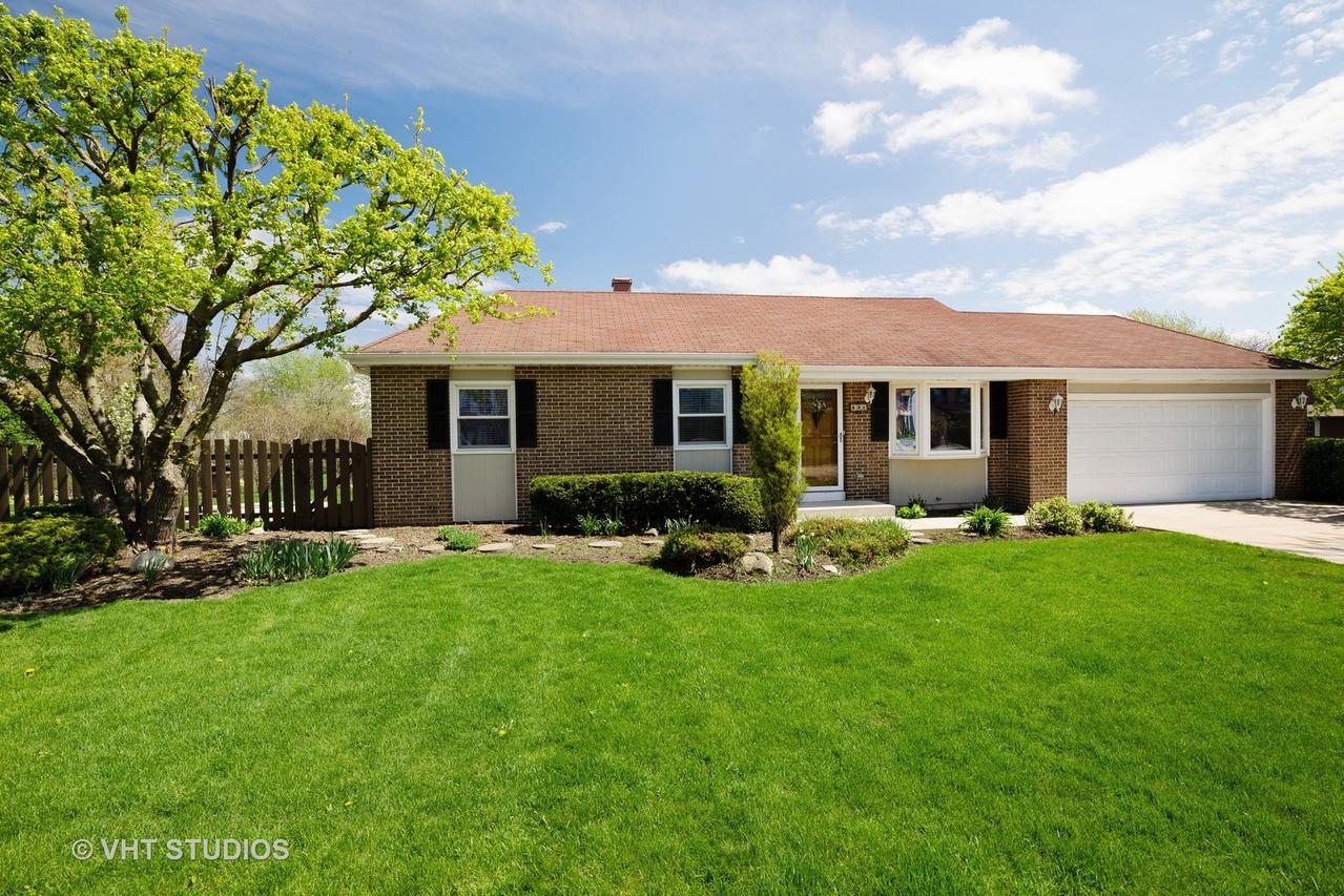 821 Long Meadow Dr., Schaumburg, IL 60193