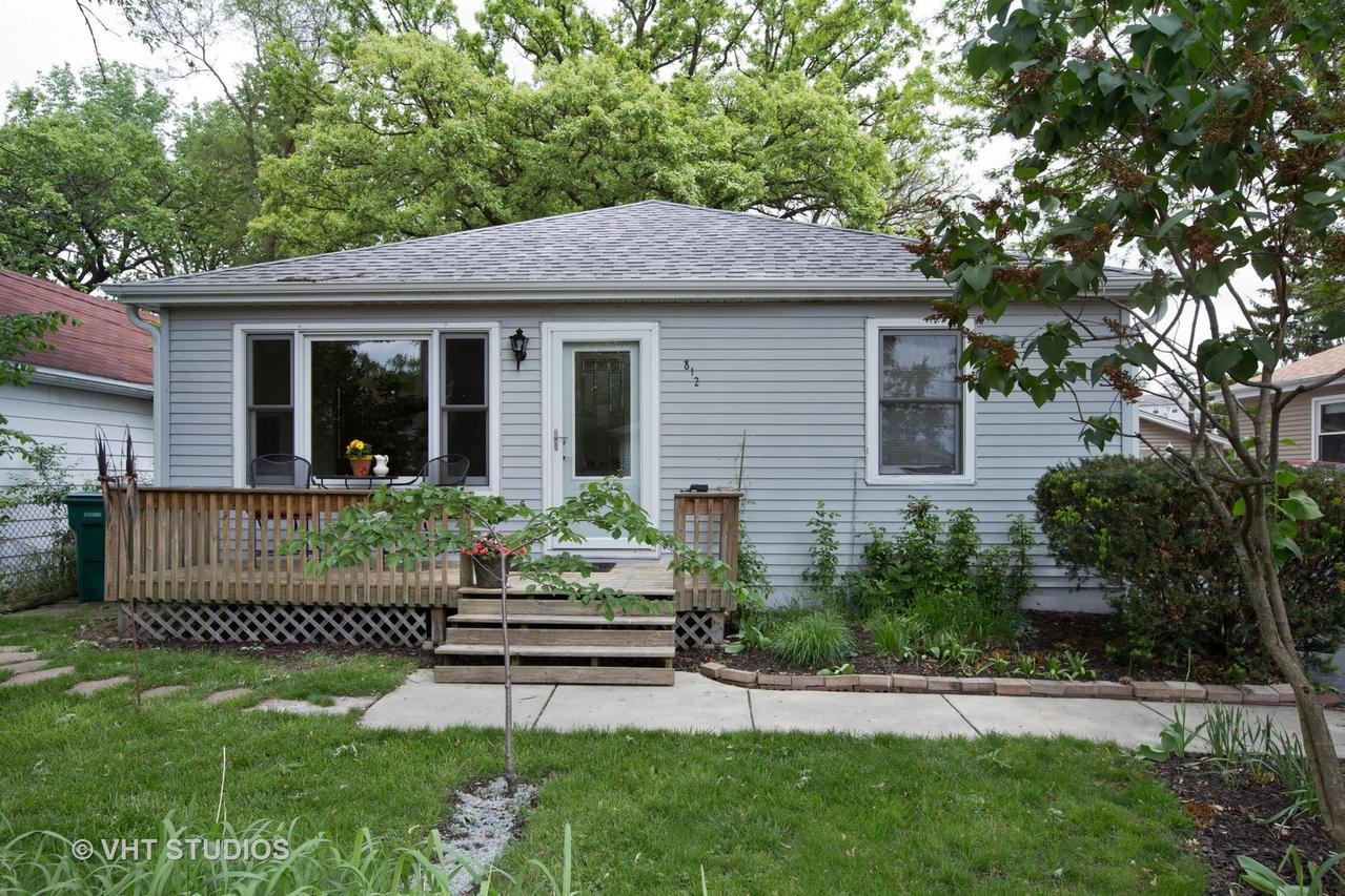 812 Lake Shore Dr., Wauconda, IL 60084