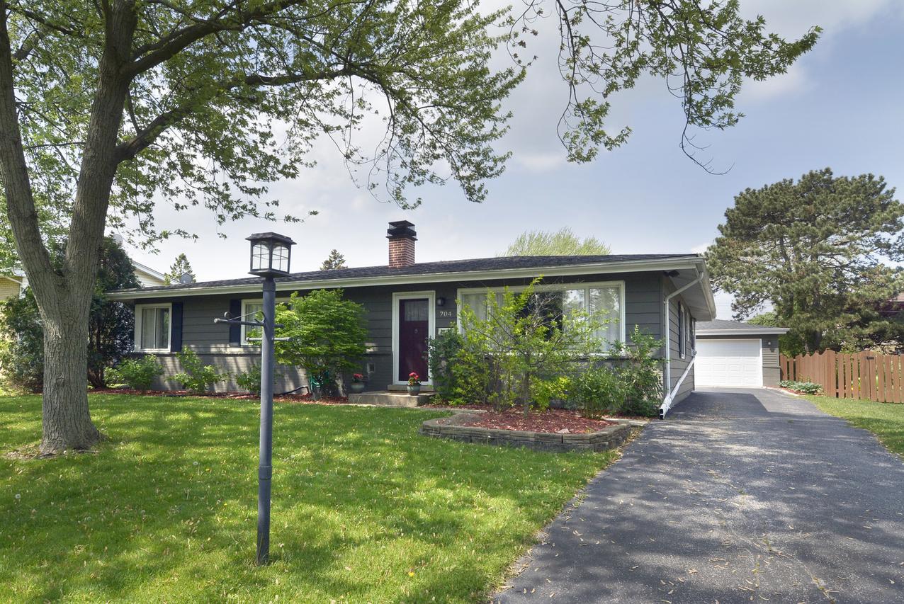 704 N Wilshire Dr., Mount Prospect, IL 60056