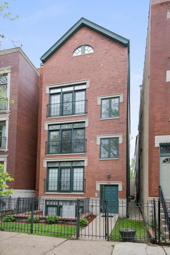 873 N Hermitage Ave. #2, Chicago, IL 60622