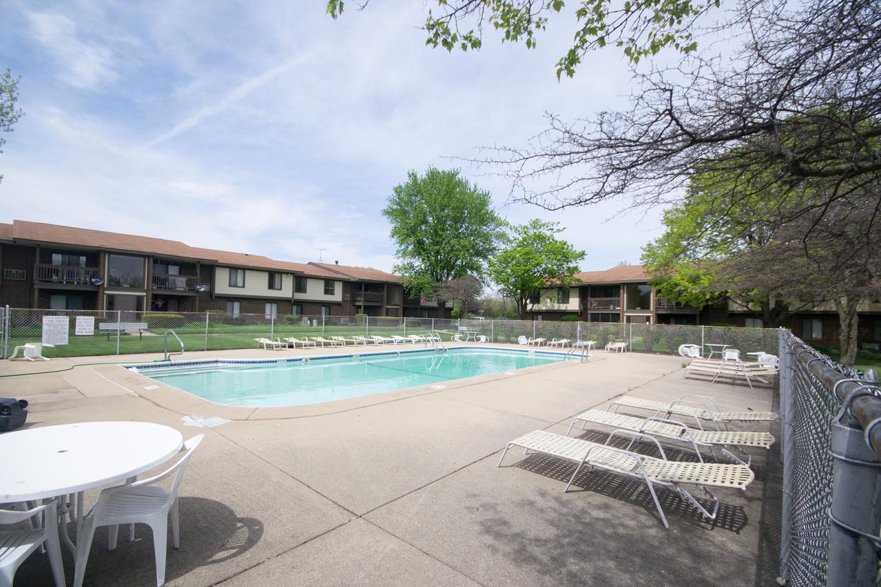 562 Somerset Ln. #4, Crystal Lake, IL 60014
