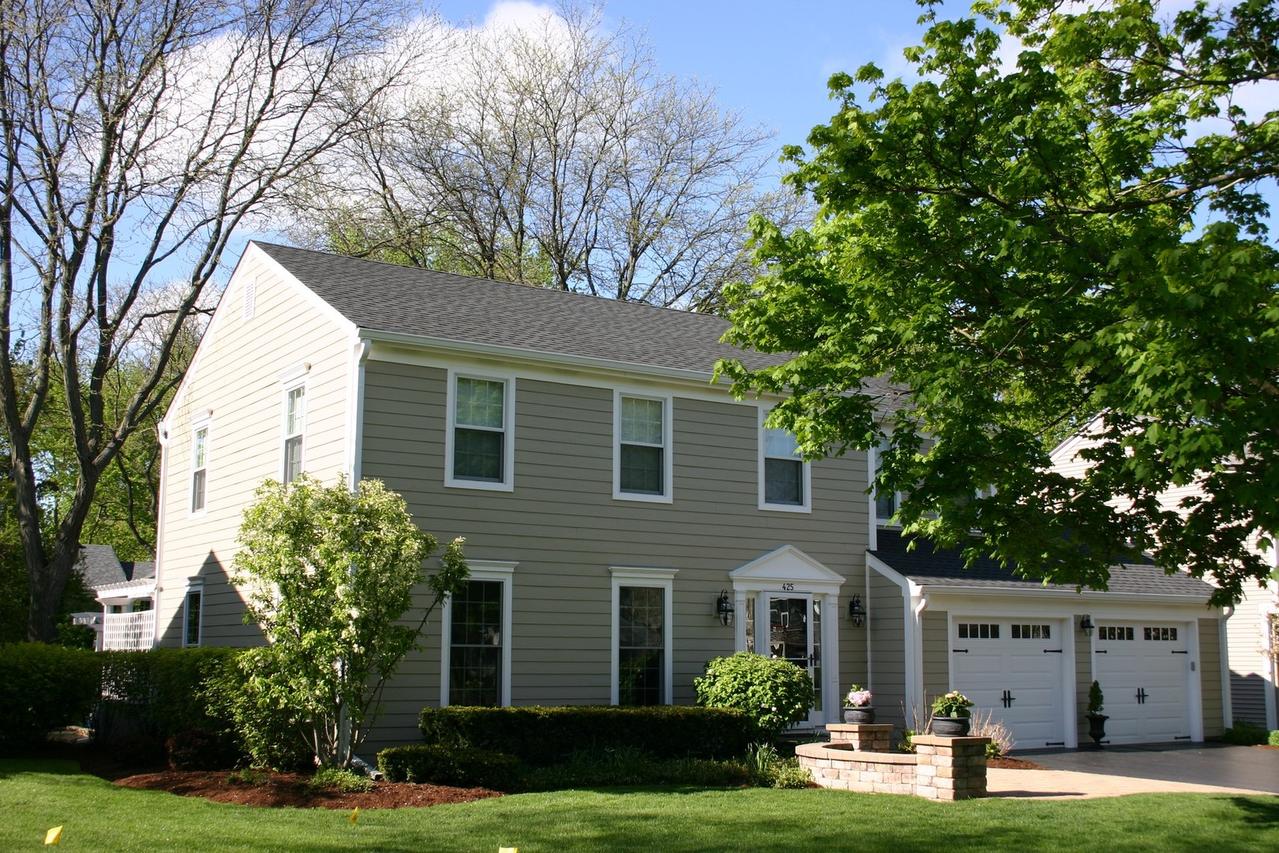 425 Westwood Dr., Barrington, IL 60010