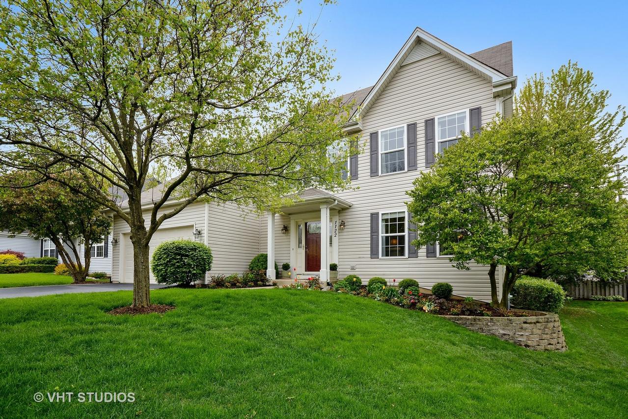 1122 Hidden Glen Cir., St. Charles, IL 60174