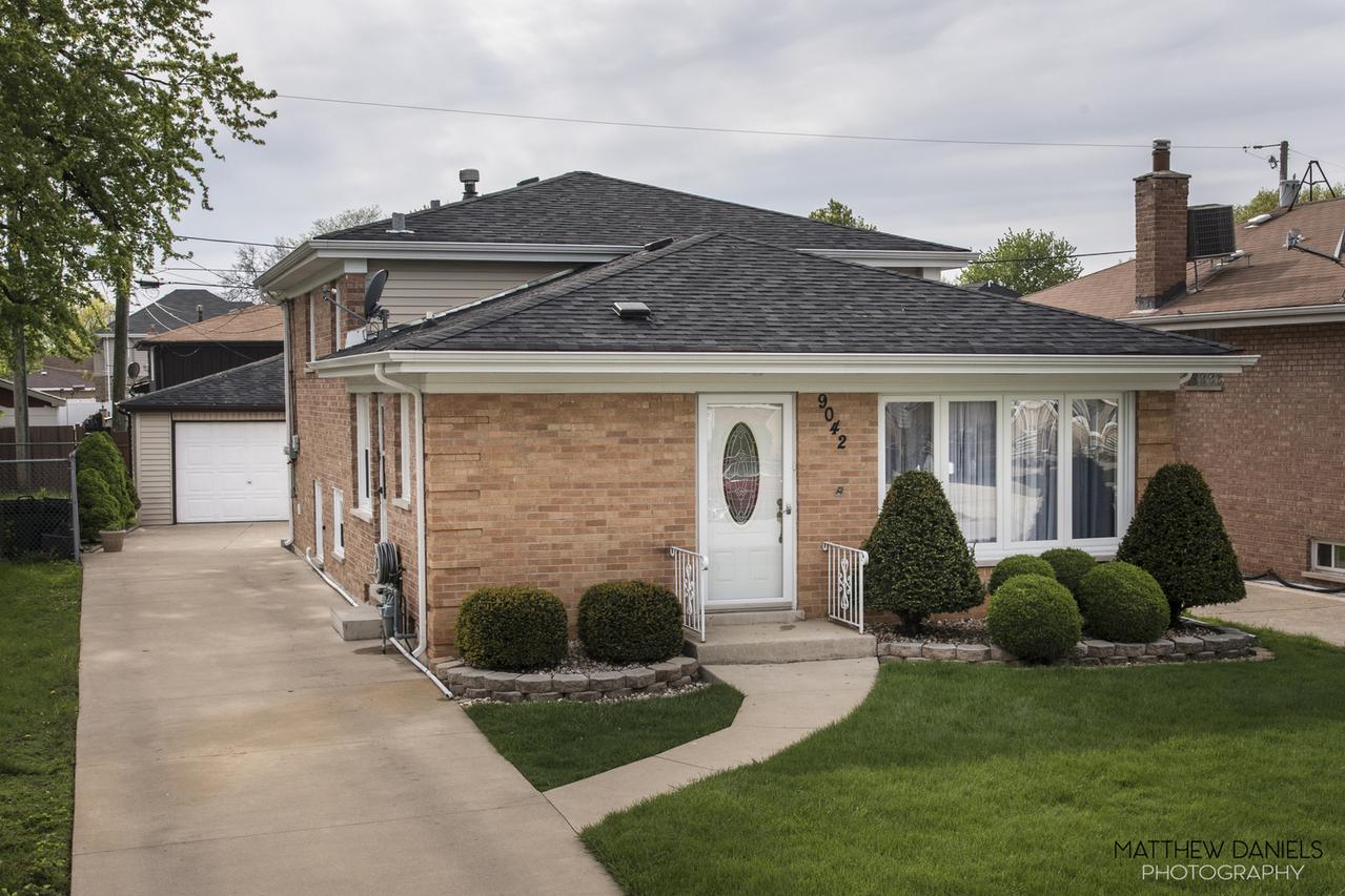 9042 Parkside Ave., Oak Lawn, IL 60453