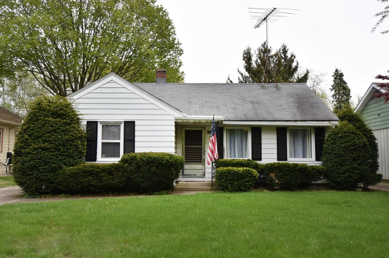 152 S Commonwealth Ave., Aurora, IL 60506