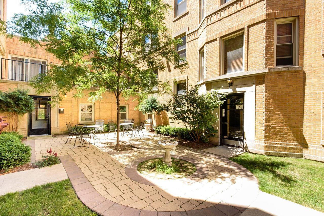 1671 W Farwell Ave. #2N, Chicago, IL 60626