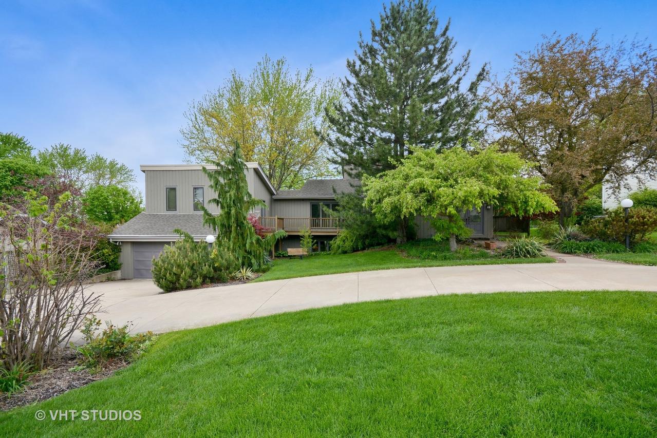 27W570 Ridgeview St., West Chicago, IL 60185