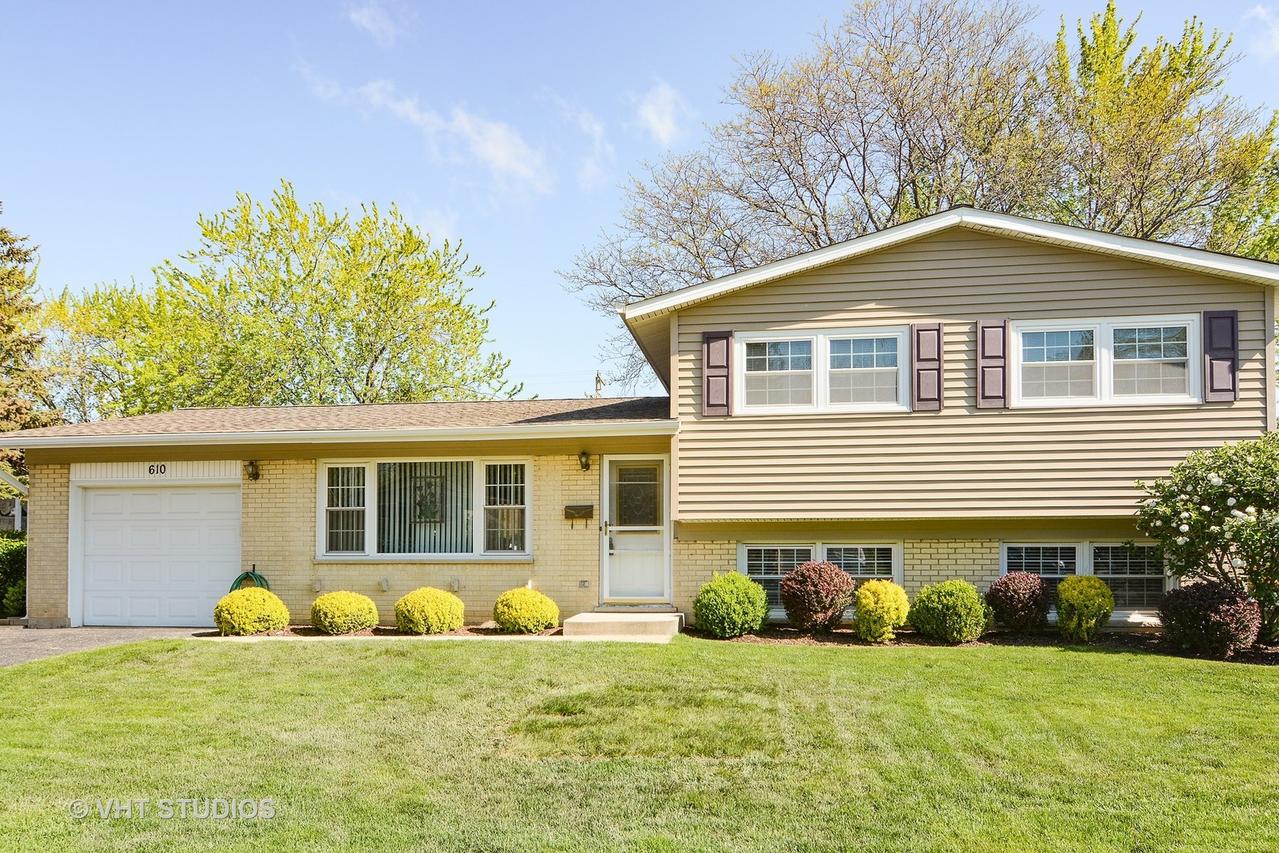 610 W Tanglewood Dr., Arlington Heights, IL 60004