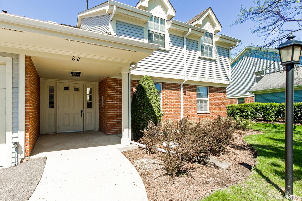 82 Holmes Way #W2, Schaumburg, IL 60193