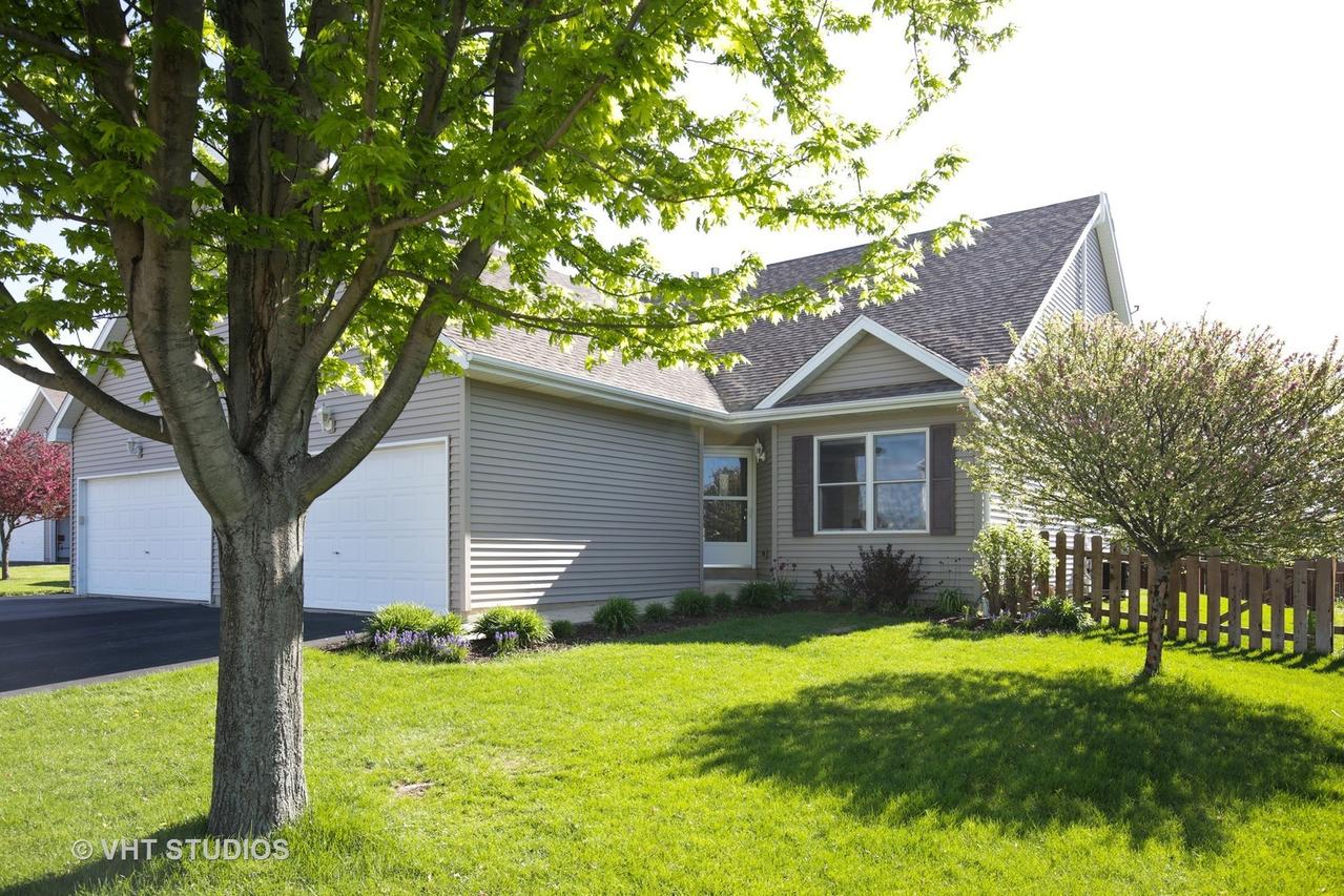 1479 Stonefield Dr., Dekalb, IL 60115
