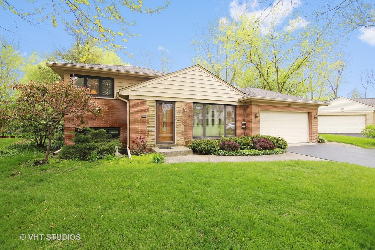 1321 Wendy Dr., Northbrook, IL 60062
